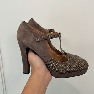 5|48 Taupe Snakeskin Round Toe Pumps